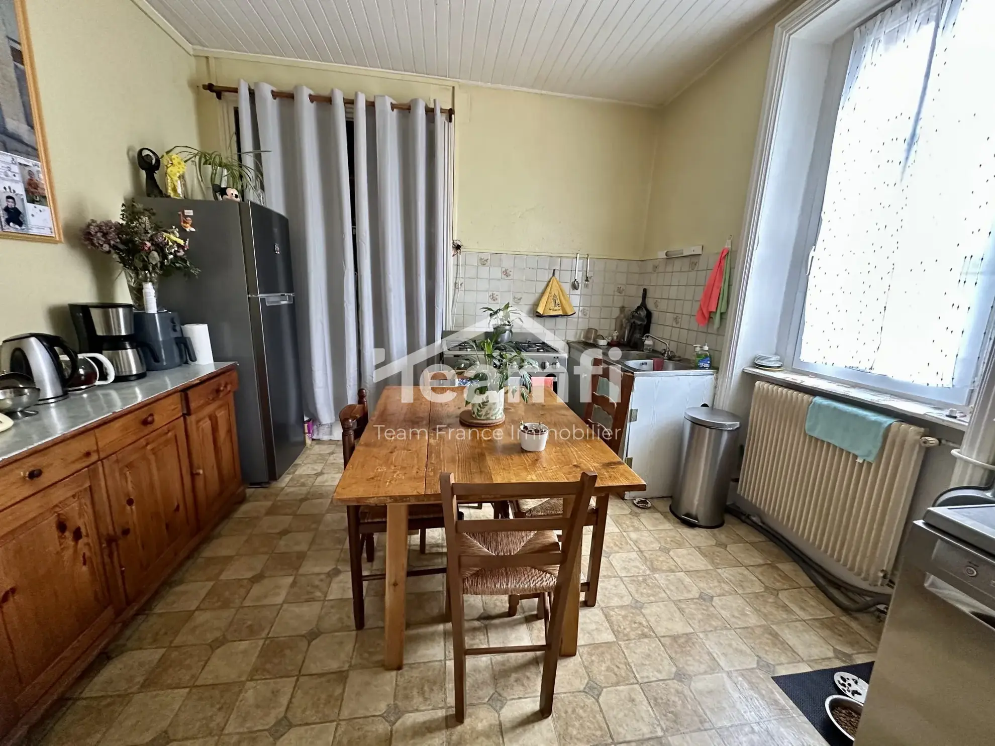 Belle maison à rénover avec jardin de 1600 m² à La Monnerie-le-Montel 