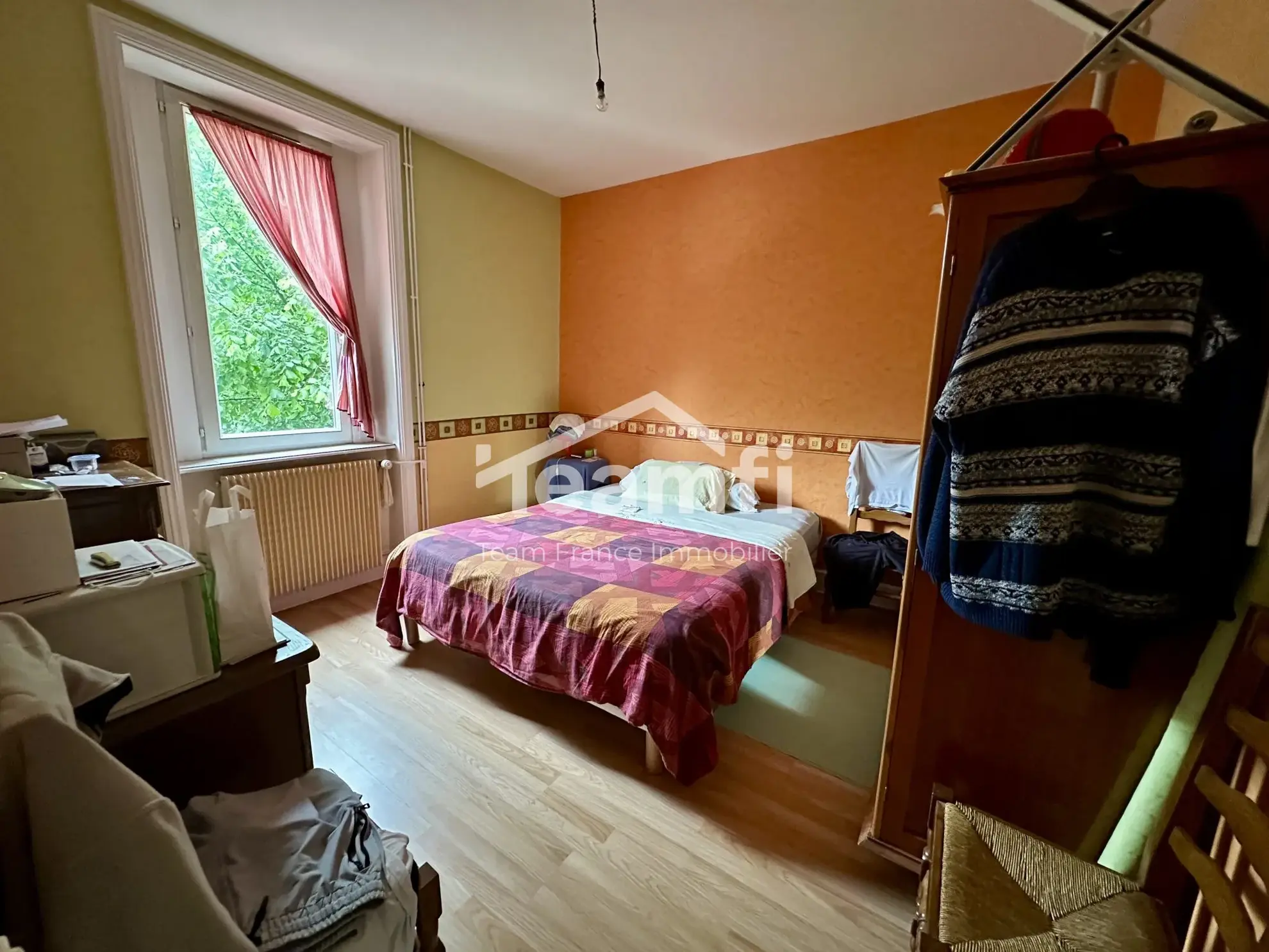 Belle maison à rénover avec jardin de 1600 m² à La Monnerie-le-Montel 