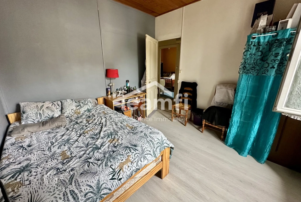 Belle maison à rénover avec jardin de 1600 m² à La Monnerie-le-Montel 
