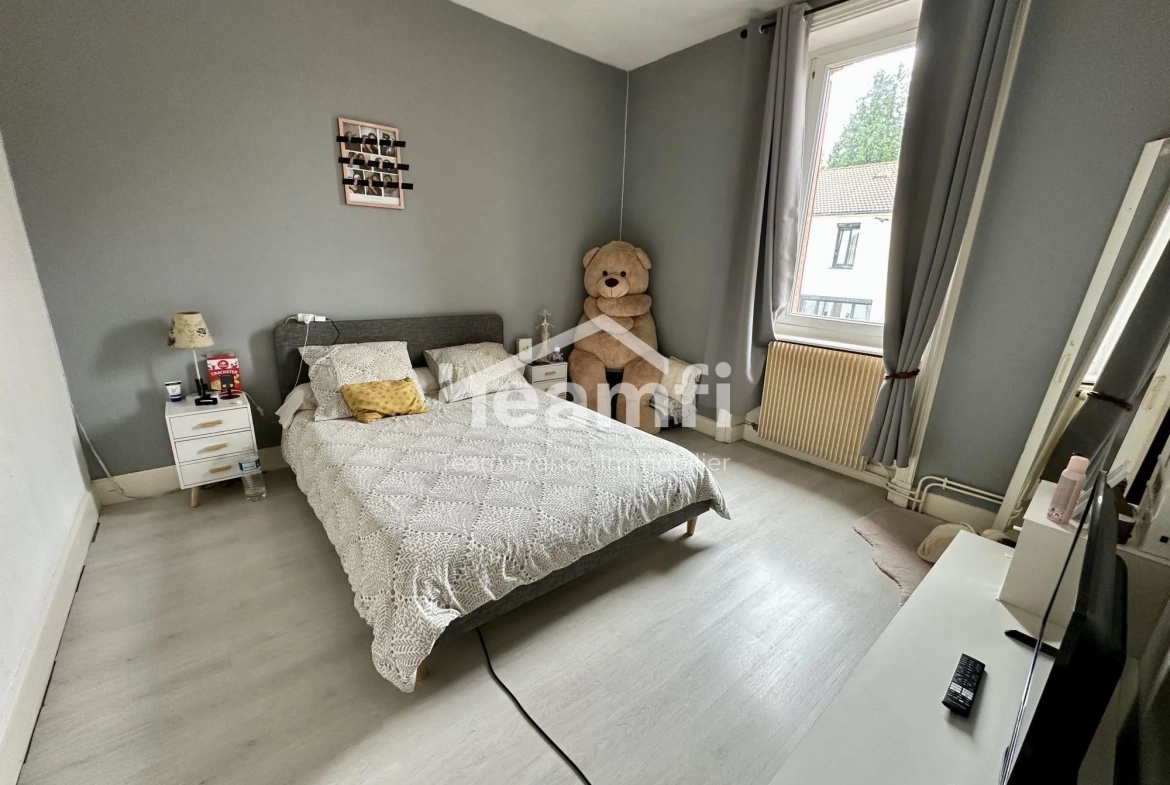 Belle maison à rénover avec jardin de 1600 m² à La Monnerie-le-Montel 