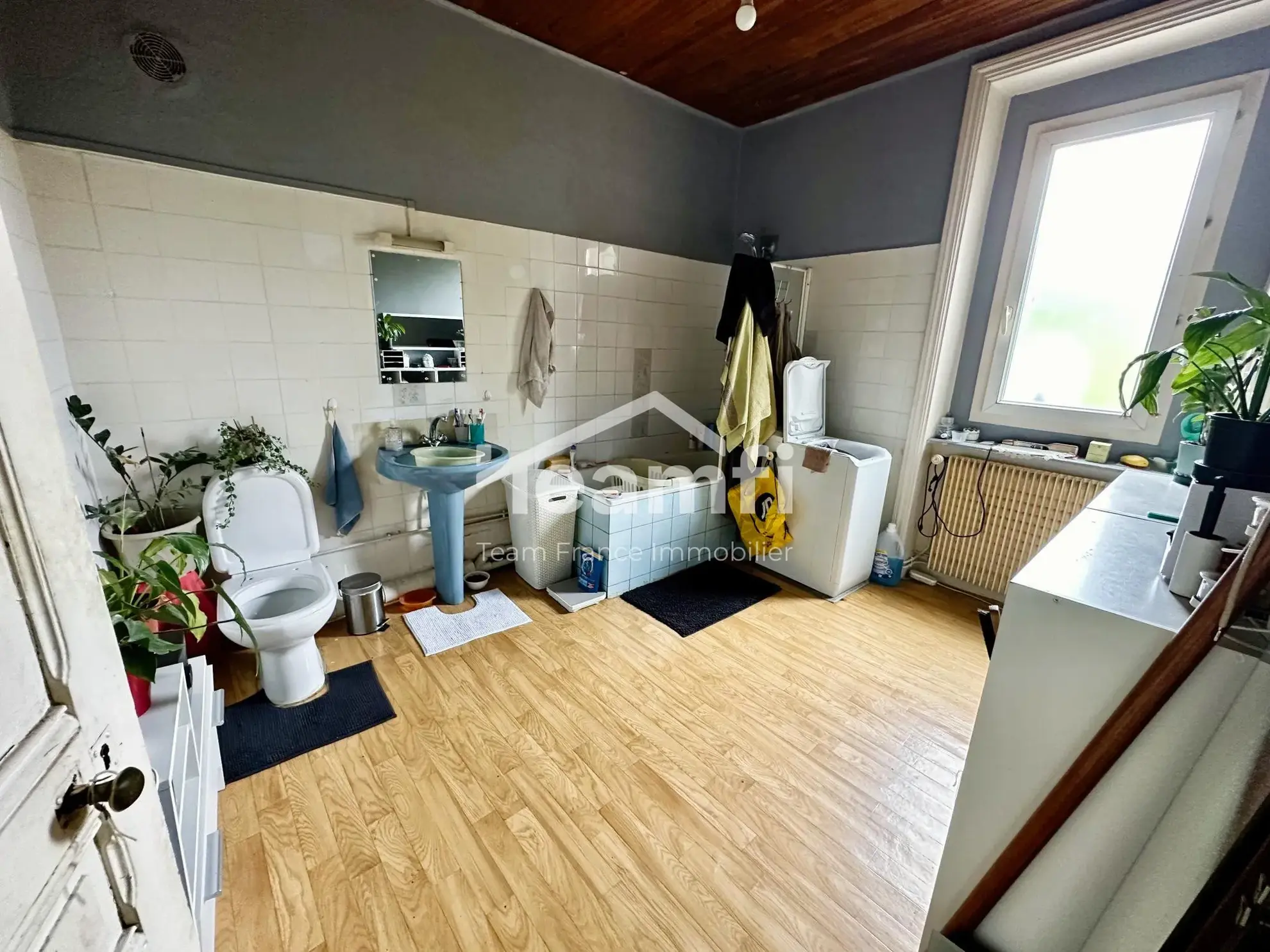 Belle maison à rénover avec jardin de 1600 m² à La Monnerie-le-Montel 
