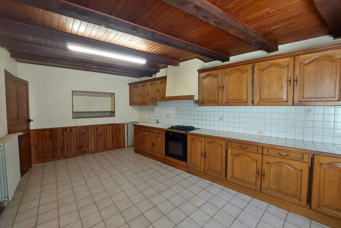 Belle maison en pierres avec potentiel de rénovation à Camares (12360) 