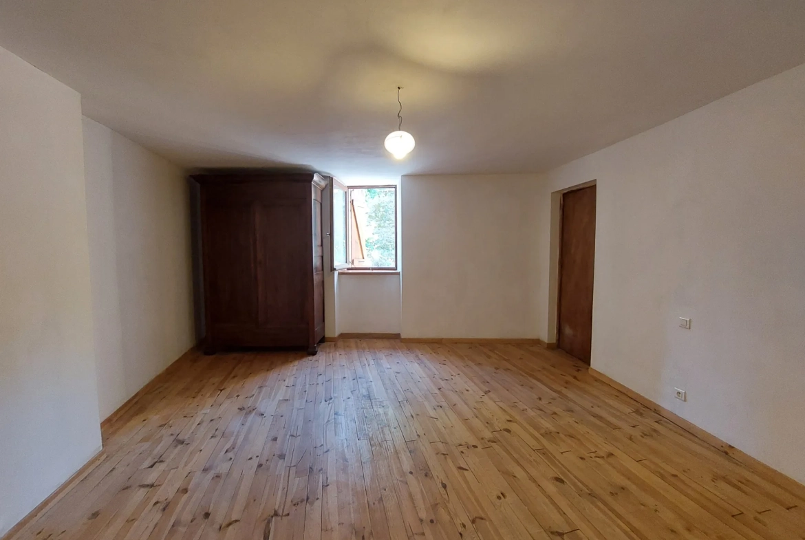 Belle maison en pierres avec potentiel de rénovation à Camares (12360) 