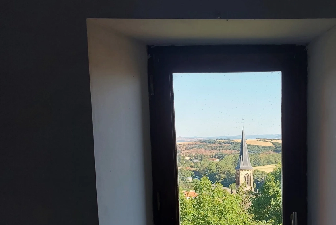 Belle maison en pierres avec potentiel de rénovation à Camares (12360) 