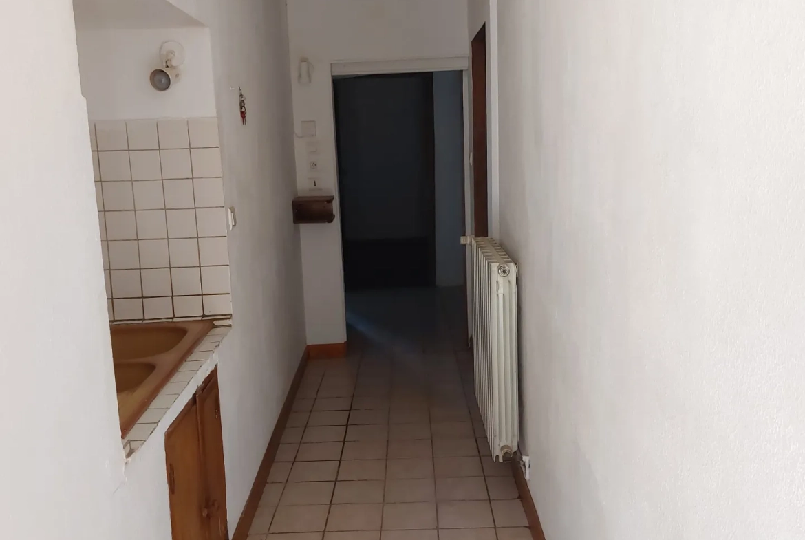 Belle maison en pierres avec potentiel de rénovation à Camares (12360) 