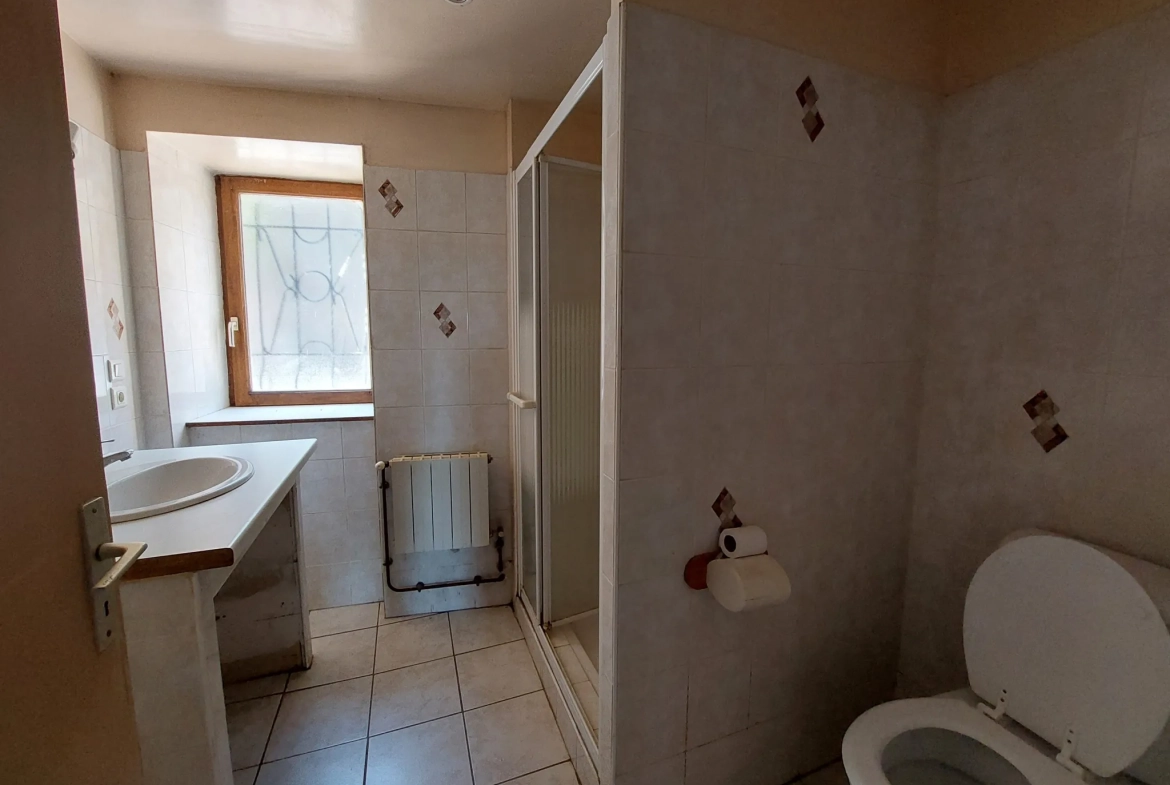 Belle maison en pierres avec potentiel de rénovation à Camares (12360) 