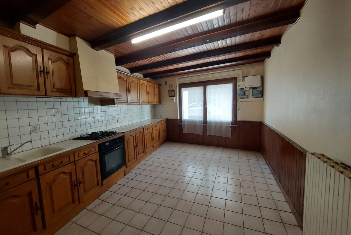 Belle maison en pierres avec potentiel de rénovation à Camares (12360) 