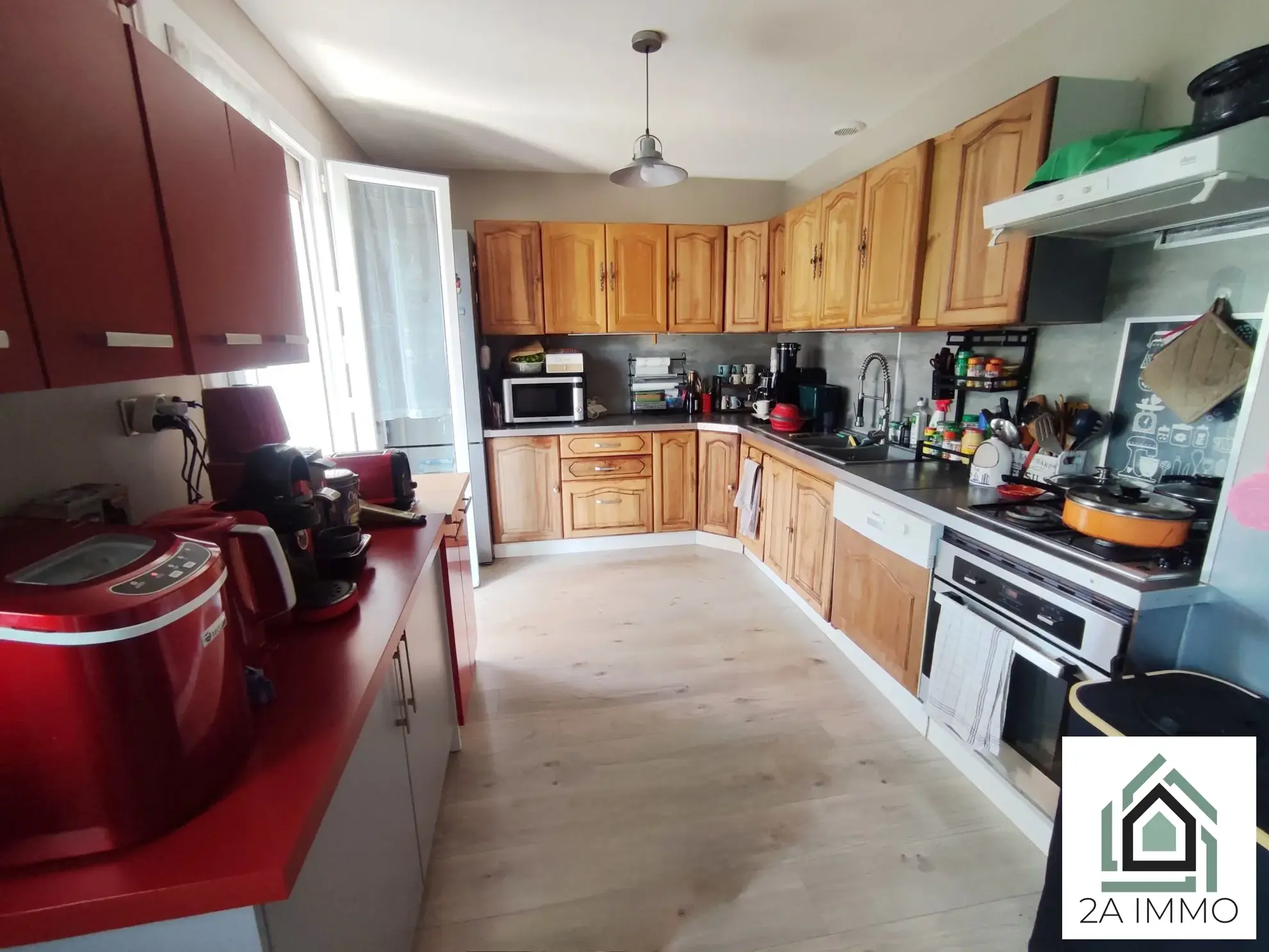 Maison rénovée de 79 m² à Pontaumur avec terrasse et garage 