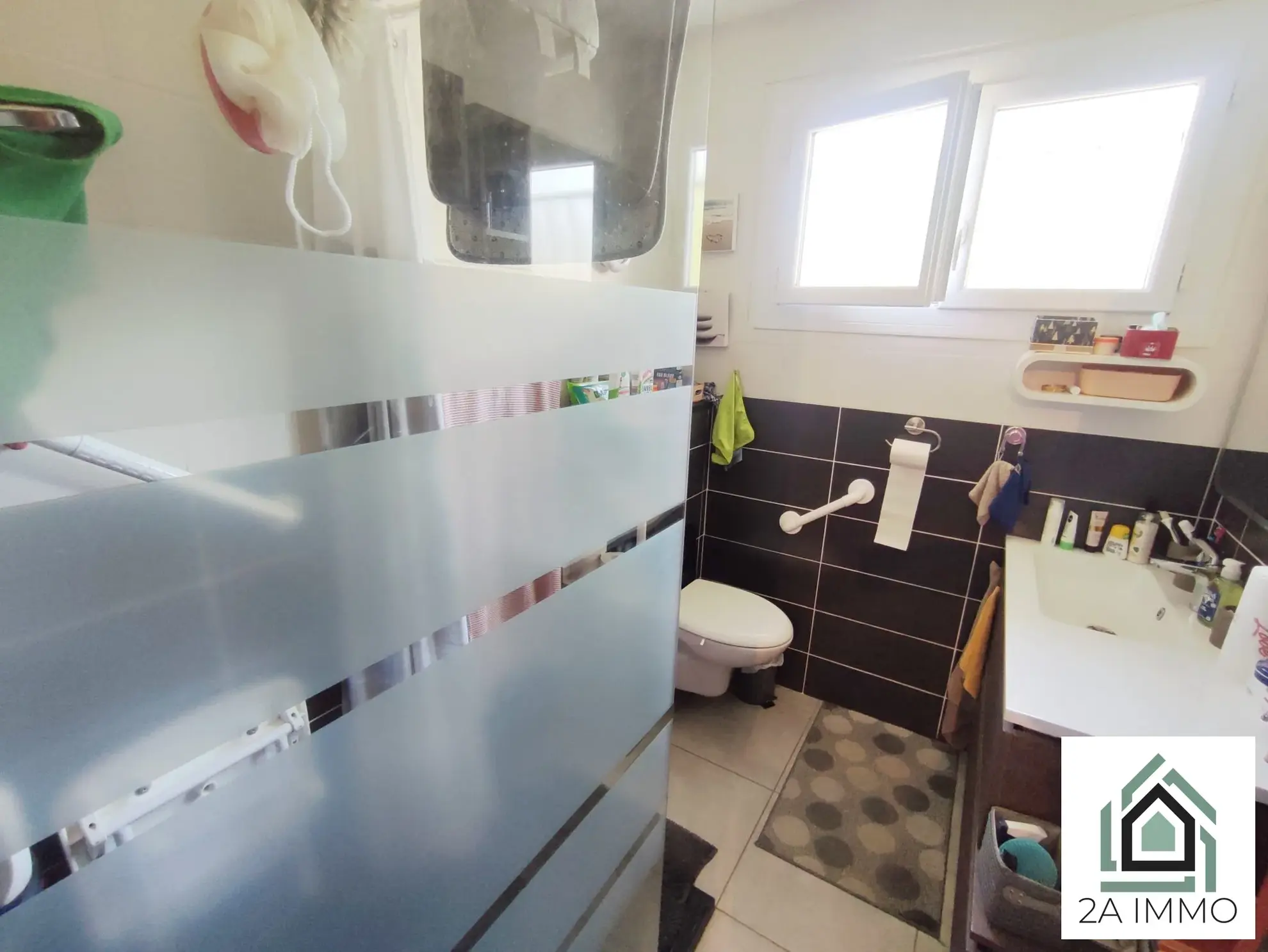 Maison rénovée de 79 m² à Pontaumur avec terrasse et garage 