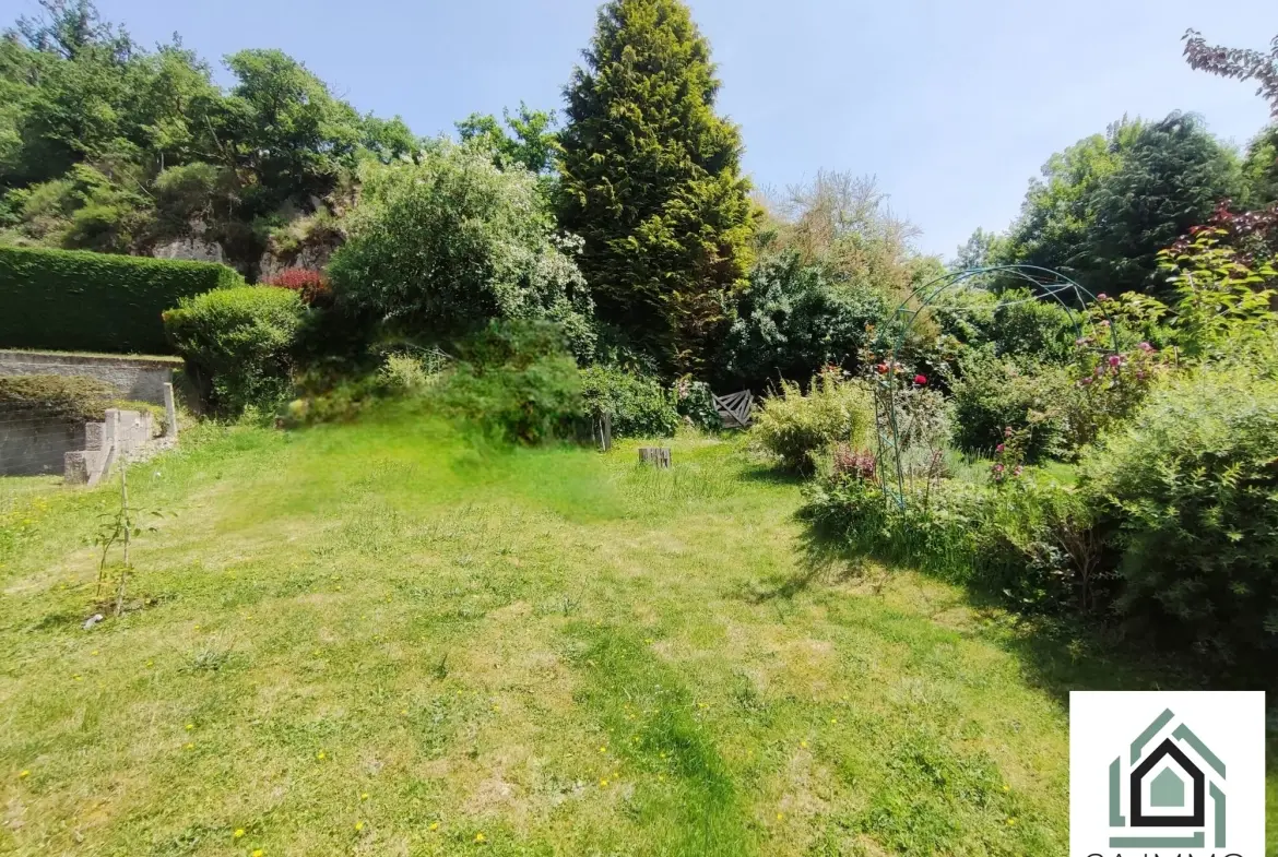 Maison rénovée de 79 m² à Pontaumur avec terrasse et garage 