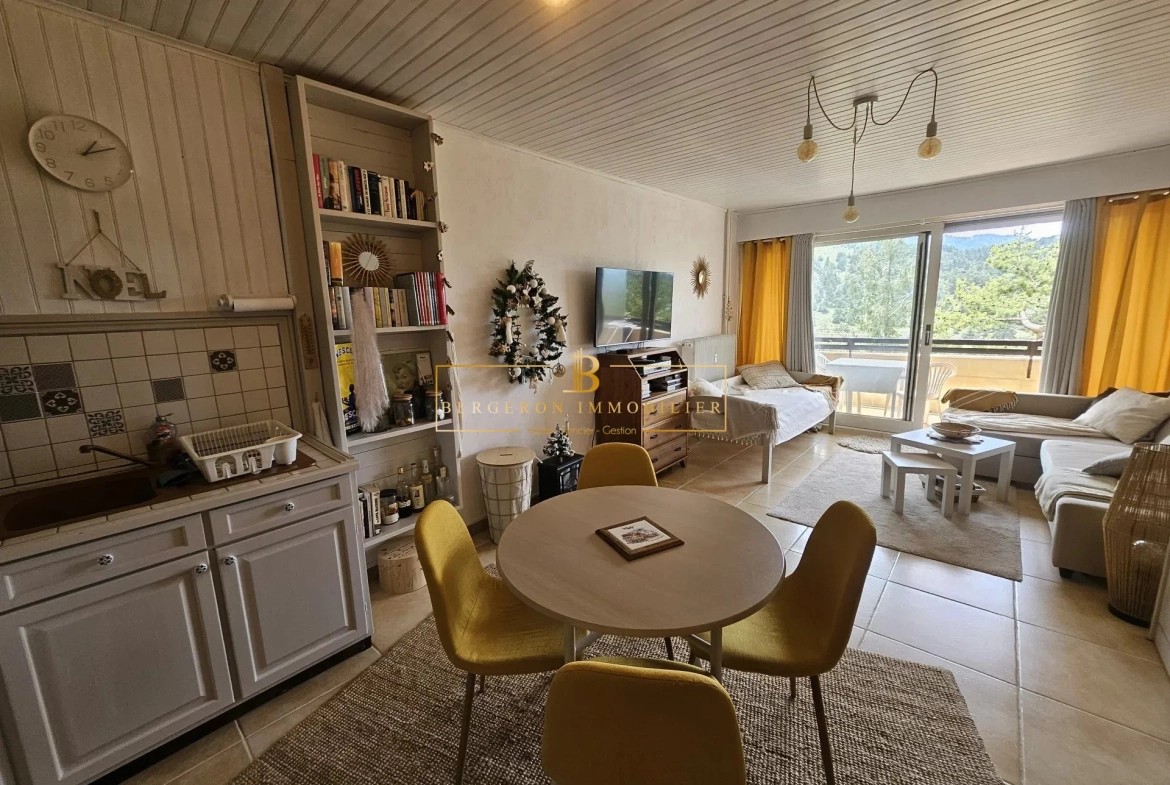 Studio à vendre à Gréolières avec balcon et vue sur pistes – Investissement idéal 