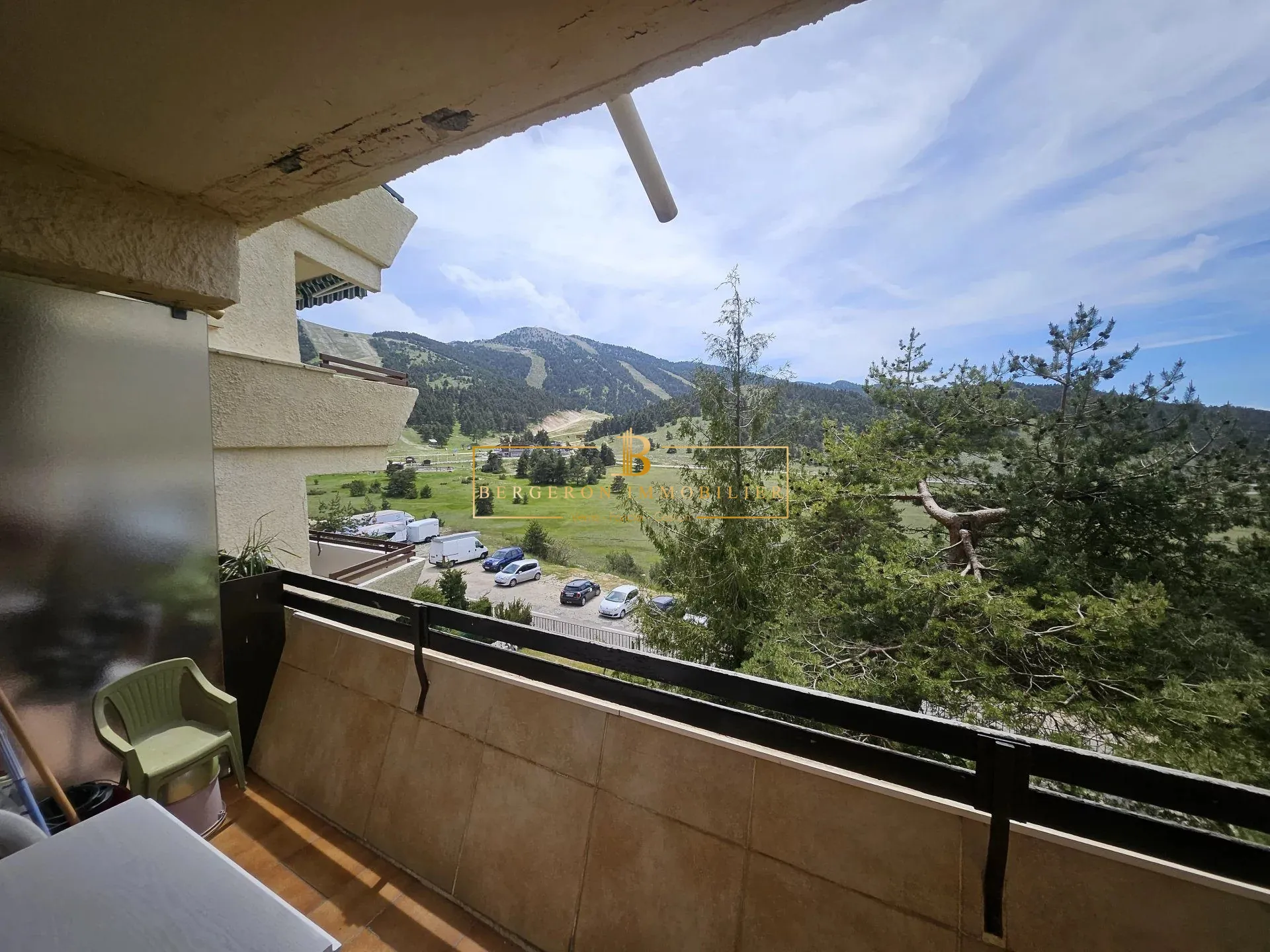 Studio à vendre à Gréolières avec balcon et vue sur pistes – Investissement idéal 