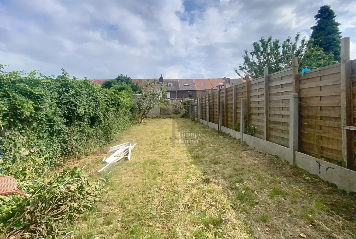 Maison à vendre à Tourcoing - 115 m², idéal rénovation, proximité commodités 