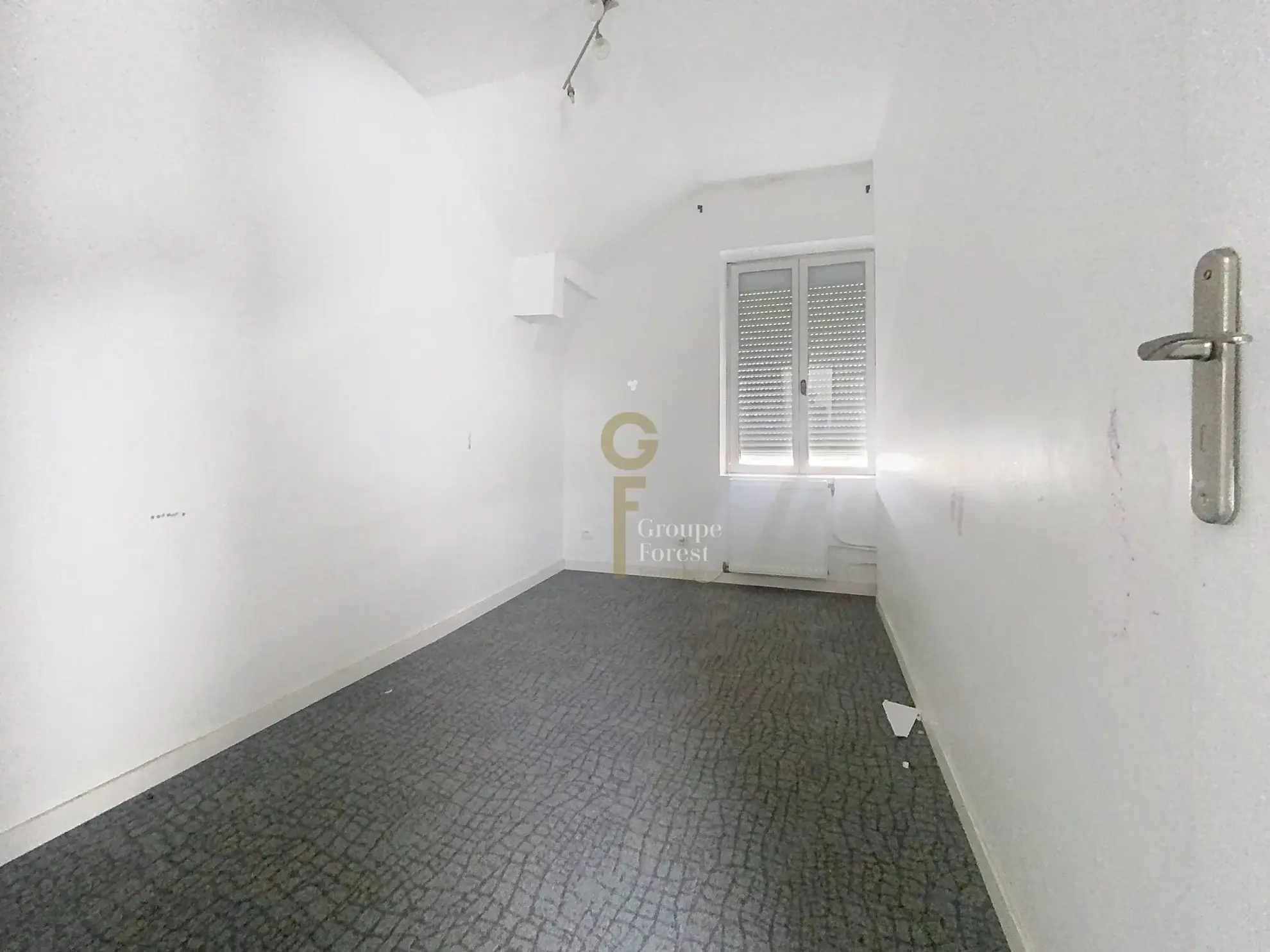 Maison à vendre à Tourcoing - 115 m², idéal rénovation, proximité commodités 
