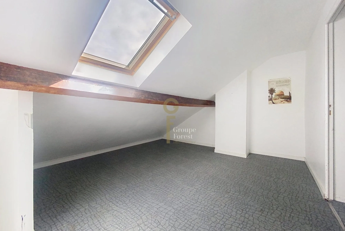 Maison à vendre à Tourcoing - 115 m², idéal rénovation, proximité commodités 