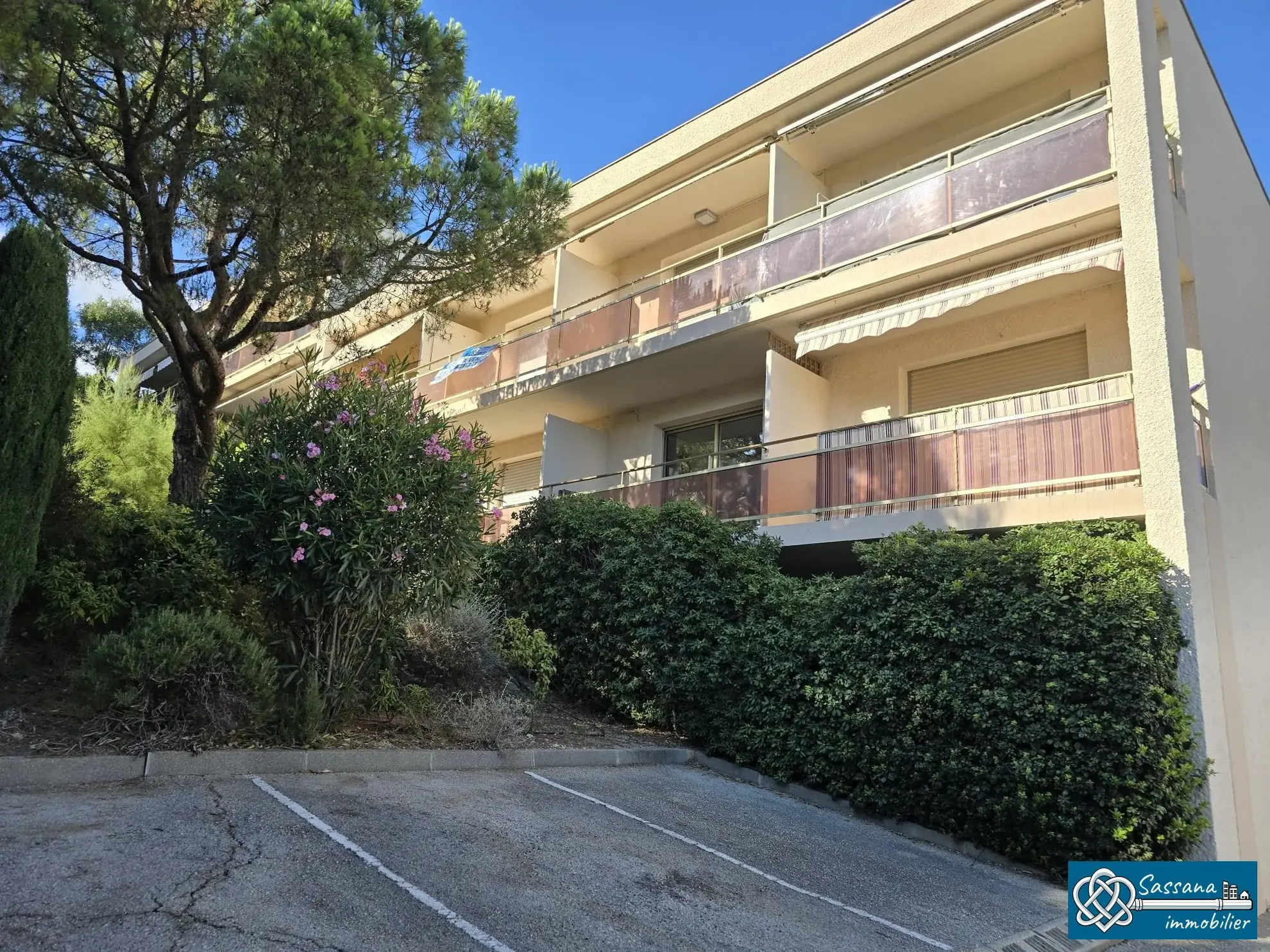Appartement T2 à rénover avec balcon ensoleillé à Six-Fours-les-Plages 