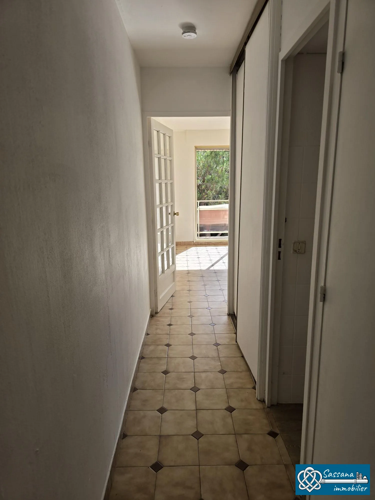 Appartement T2 à rénover avec balcon ensoleillé à Six-Fours-les-Plages 