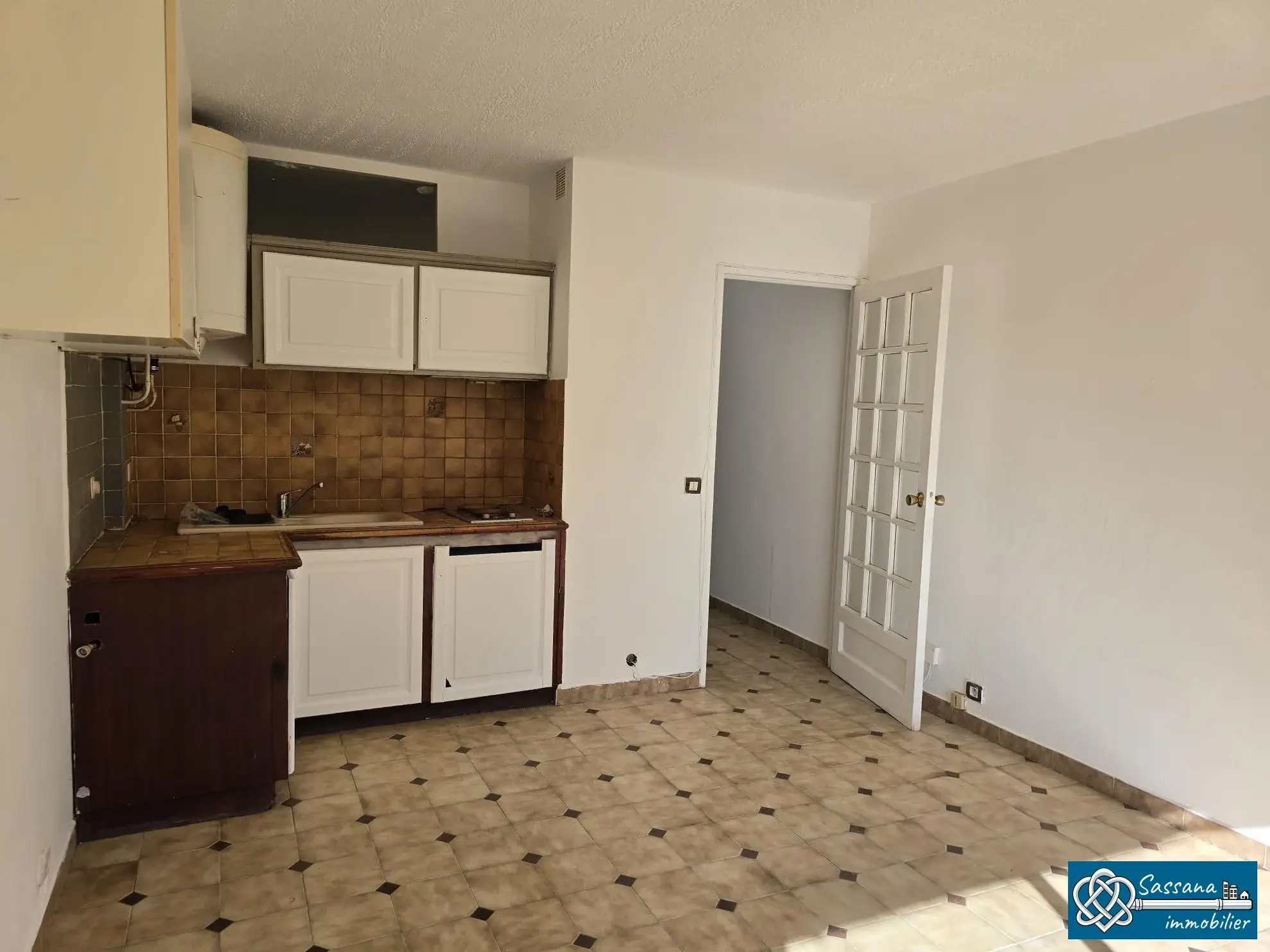 Appartement T2 à rénover avec balcon ensoleillé à Six-Fours-les-Plages 