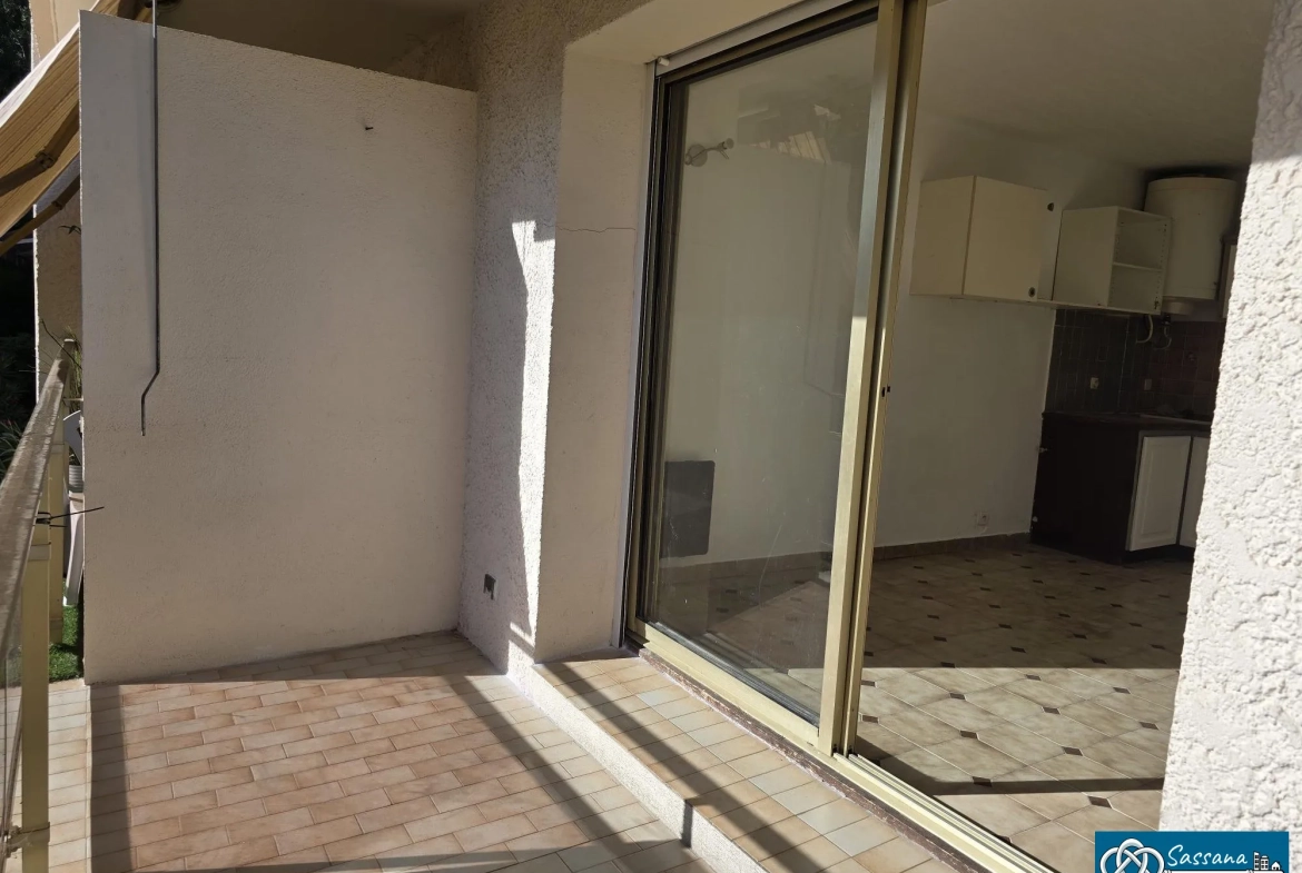 Appartement T2 à rénover avec balcon ensoleillé à Six-Fours-les-Plages 