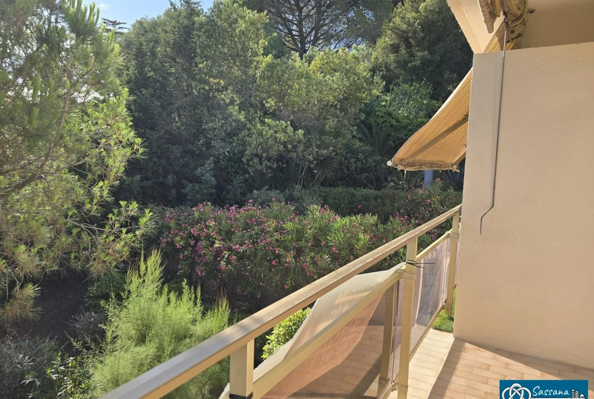 Appartement T2 à rénover avec balcon ensoleillé à Six-Fours-les-Plages 