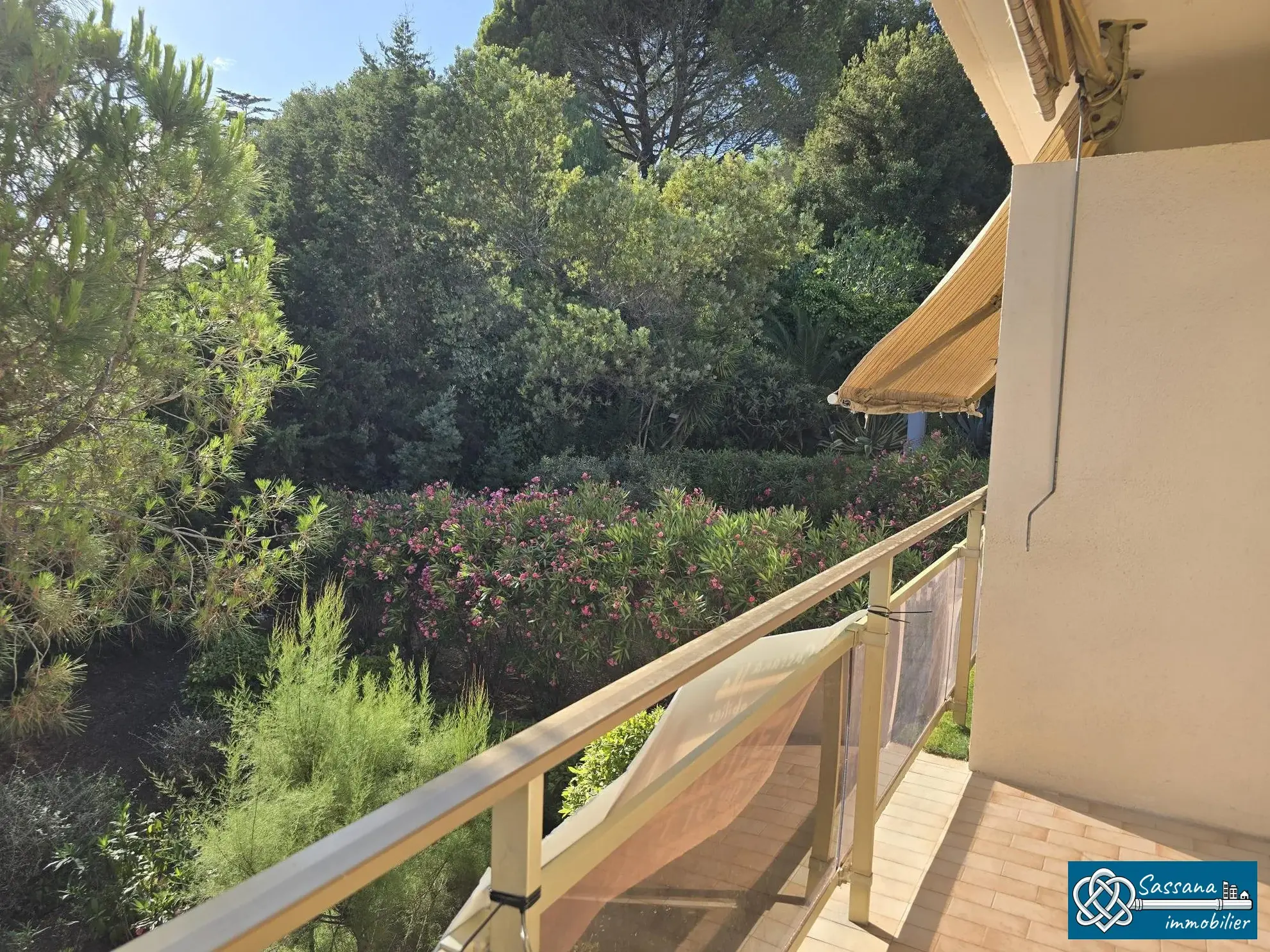 Appartement T2 à rénover avec balcon ensoleillé à Six-Fours-les-Plages 