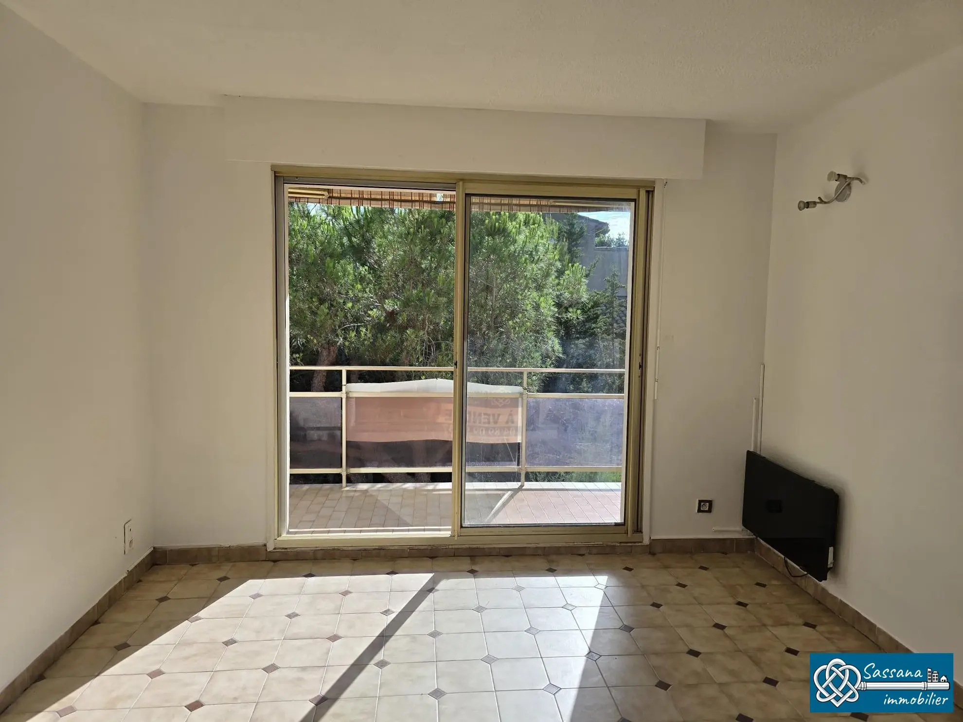 Appartement T2 à rénover avec balcon ensoleillé à Six-Fours-les-Plages 