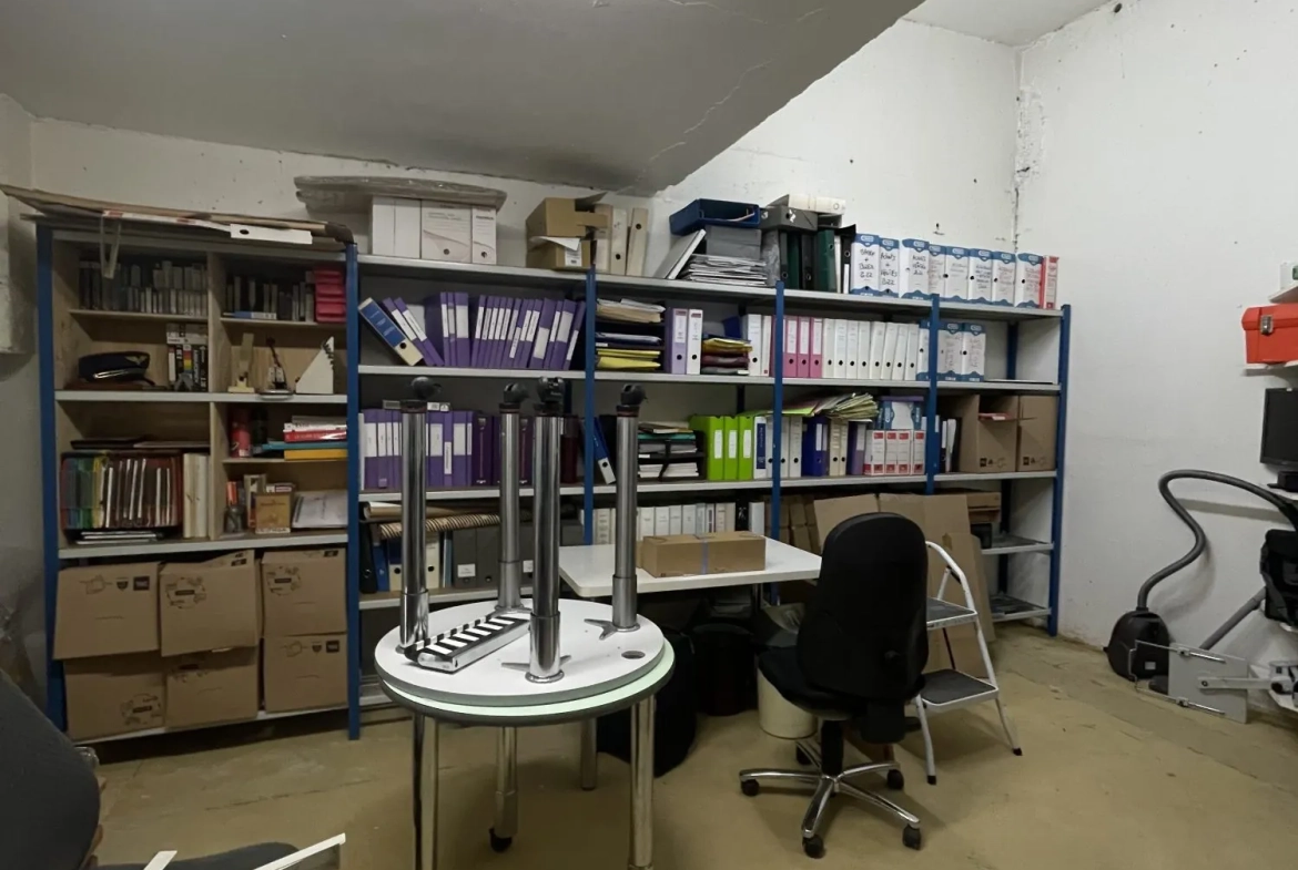 Local commercial à vendre à Joué-Lès-Tours - Emplacement idéal et visibilité optimale 