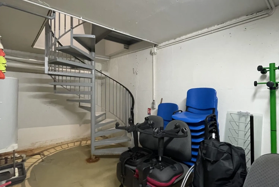 Local commercial à vendre à Joué-Lès-Tours - Emplacement idéal et visibilité optimale 