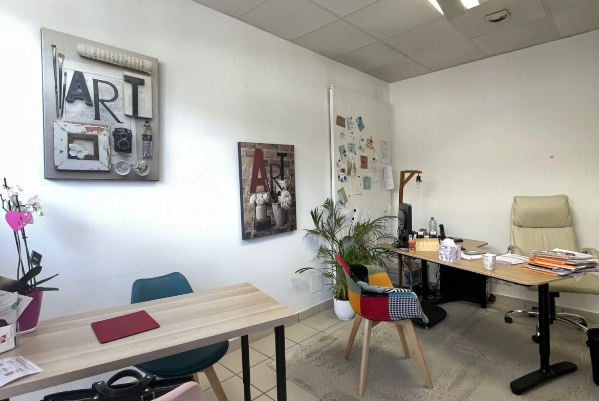 Local commercial à vendre à Joué-Lès-Tours - Emplacement idéal et visibilité optimale 