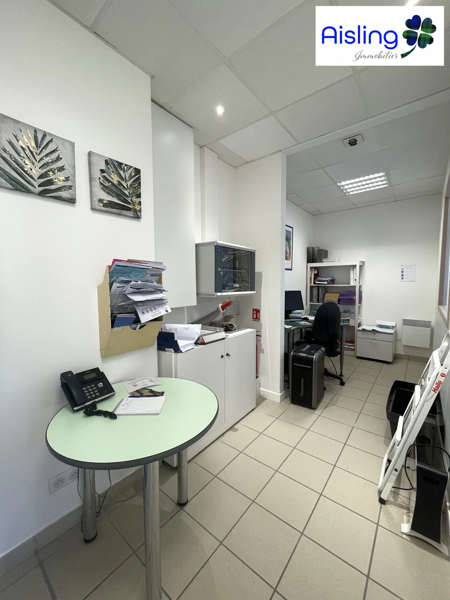 Local commercial à vendre à Joué-Lès-Tours - Emplacement idéal et visibilité optimale 