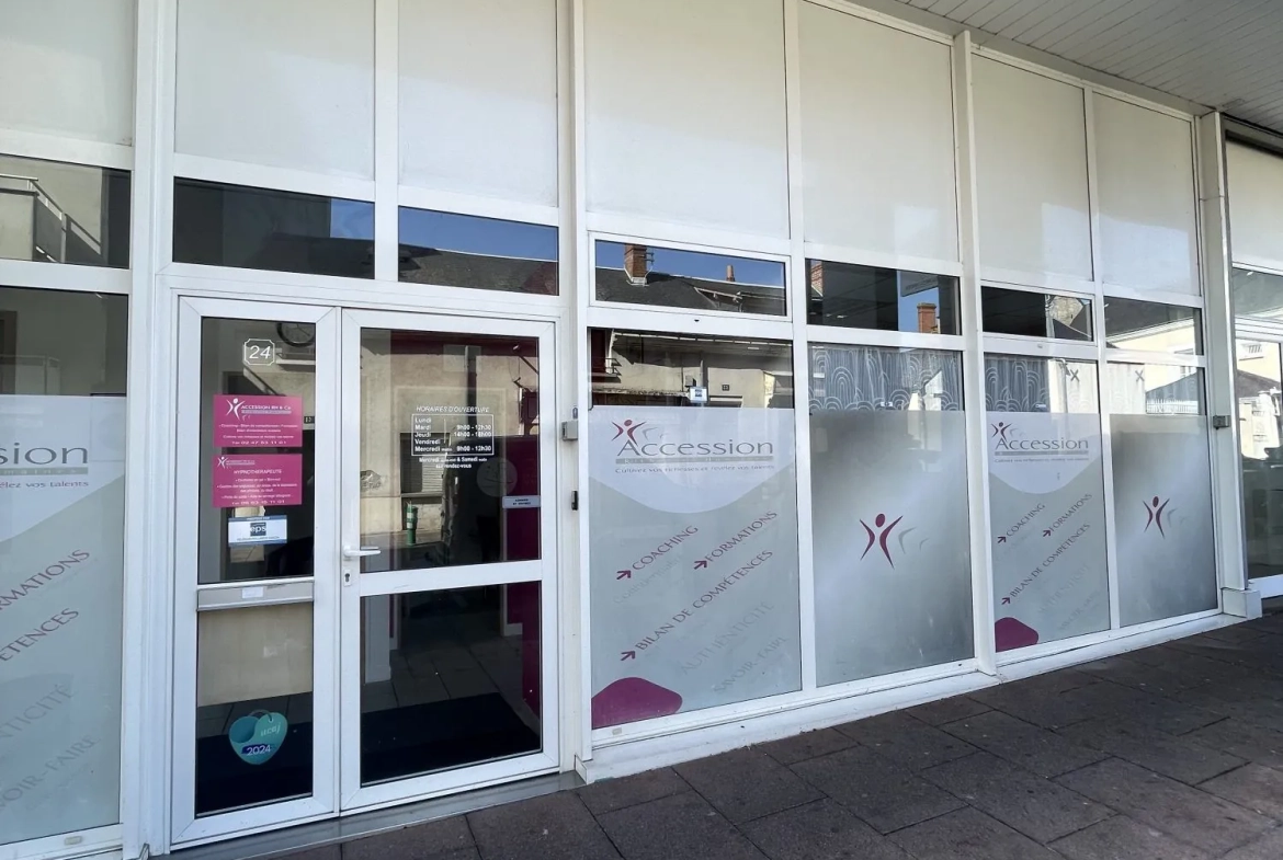 Local commercial à vendre à Joué-Lès-Tours - Emplacement idéal et visibilité optimale 