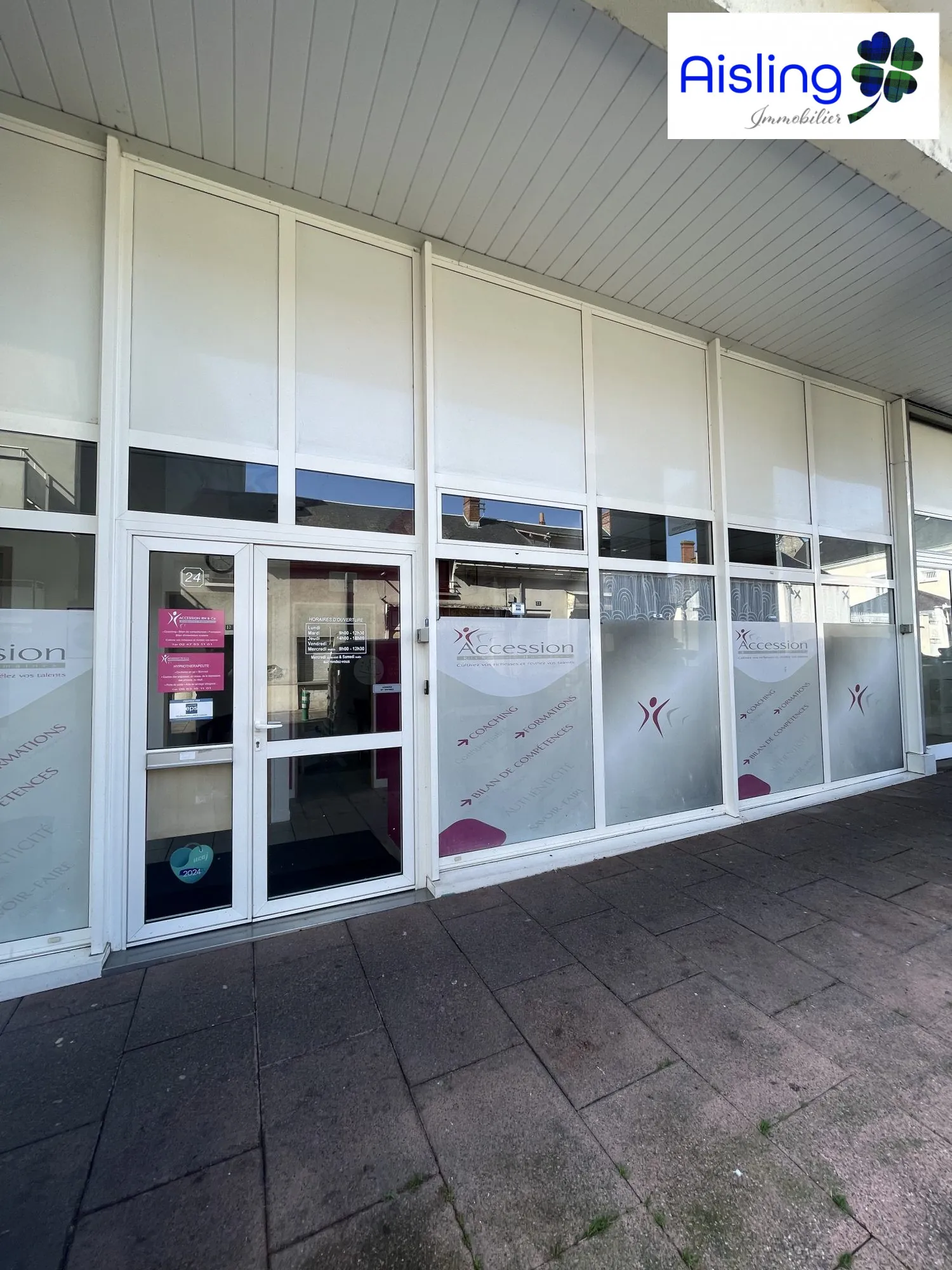 Local commercial à vendre à Joué-Lès-Tours - Emplacement idéal et visibilité optimale 