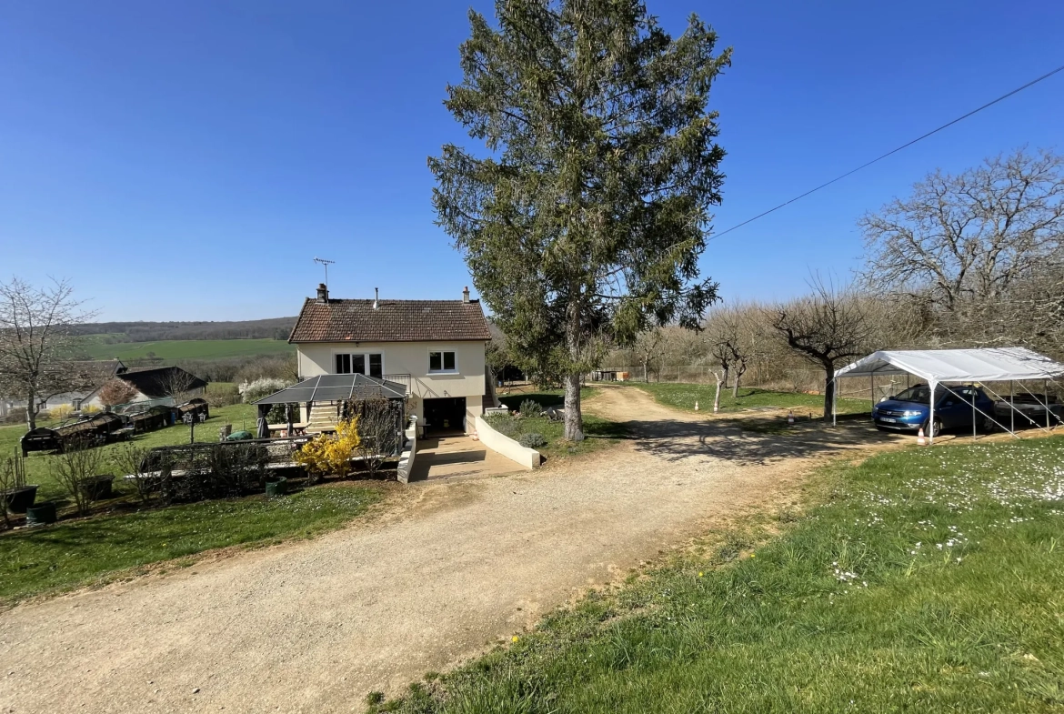 Maison rénovée avec vue imprenable sur la nature à Brosses - 62 m² 