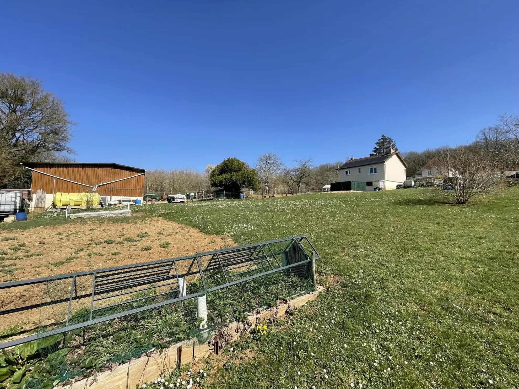 Maison rénovée avec vue imprenable sur la nature à Brosses - 62 m² 