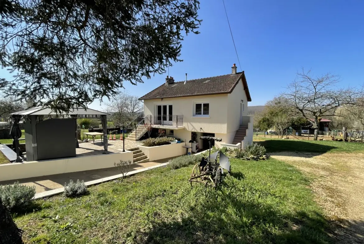 Maison rénovée avec vue imprenable sur la nature à Brosses - 62 m² 