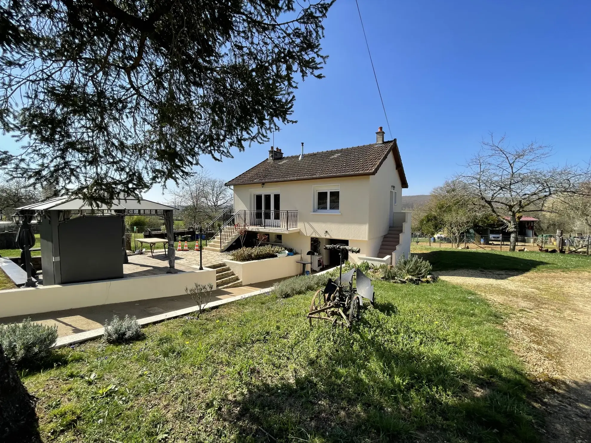 Maison rénovée avec vue imprenable sur la nature à Brosses - 62 m² 