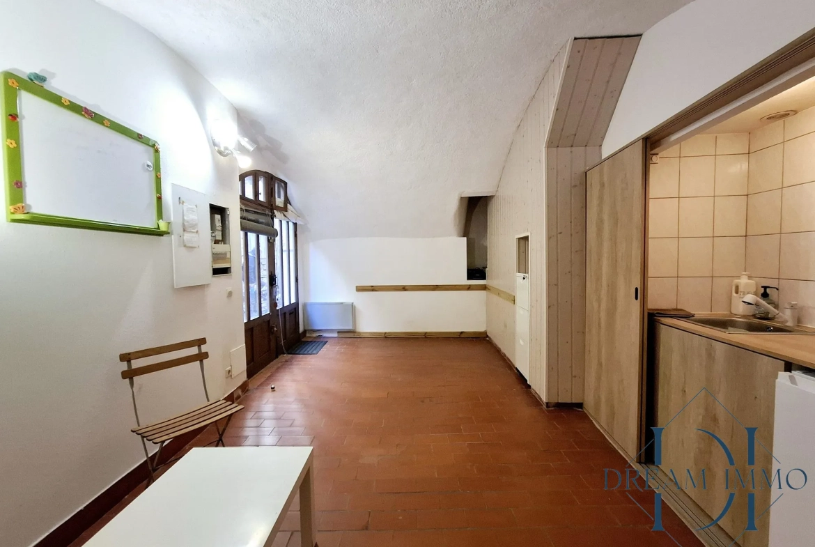 Appartement T2 à Poussan avec fort potentiel de rénovation - 34,57 m² 