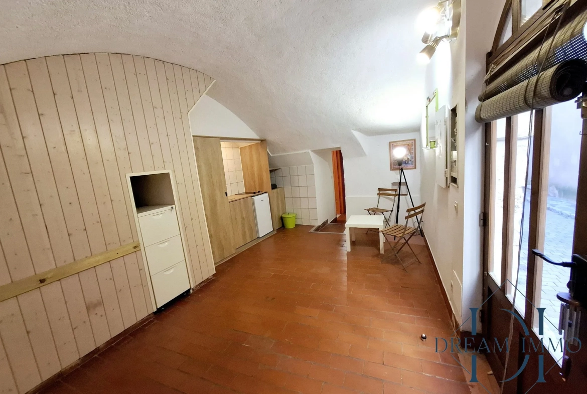 Appartement T2 à Poussan avec fort potentiel de rénovation - 34,57 m² 