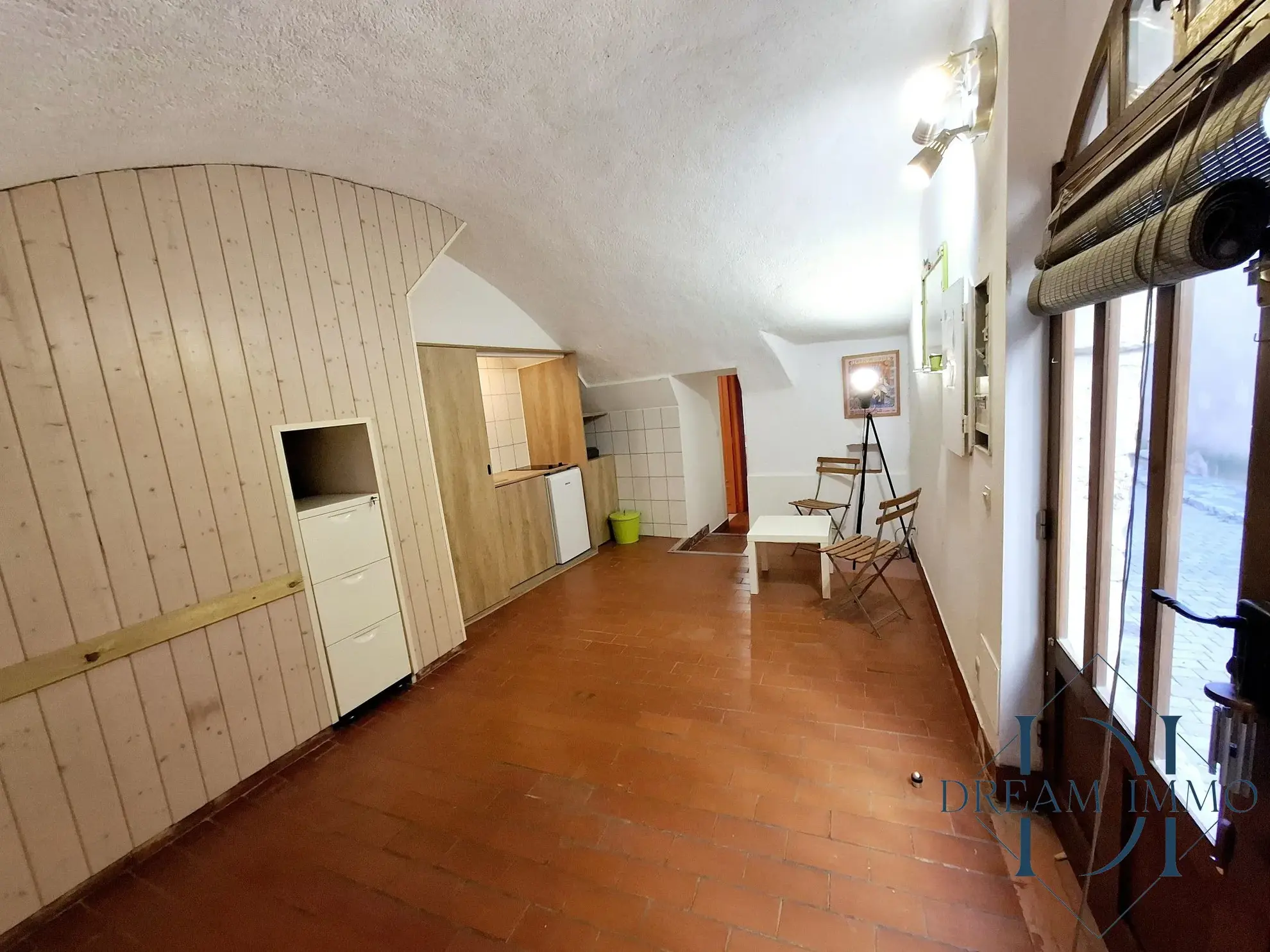 Appartement T2 à Poussan avec fort potentiel de rénovation - 34,57 m² 