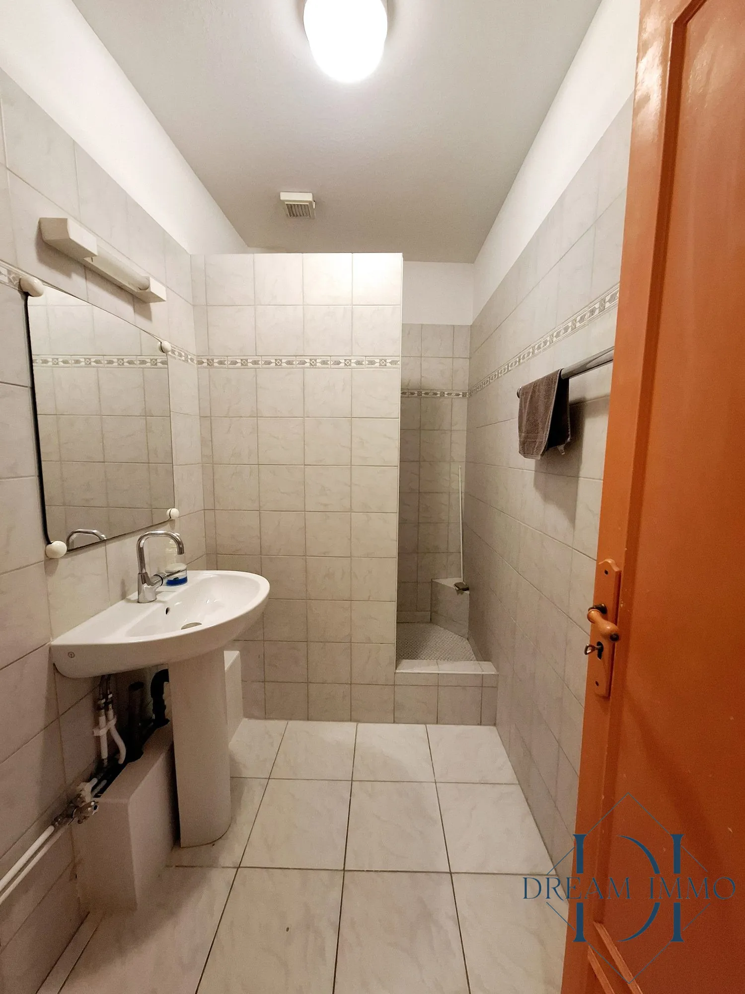 Appartement T2 à Poussan avec fort potentiel de rénovation - 34,57 m² 