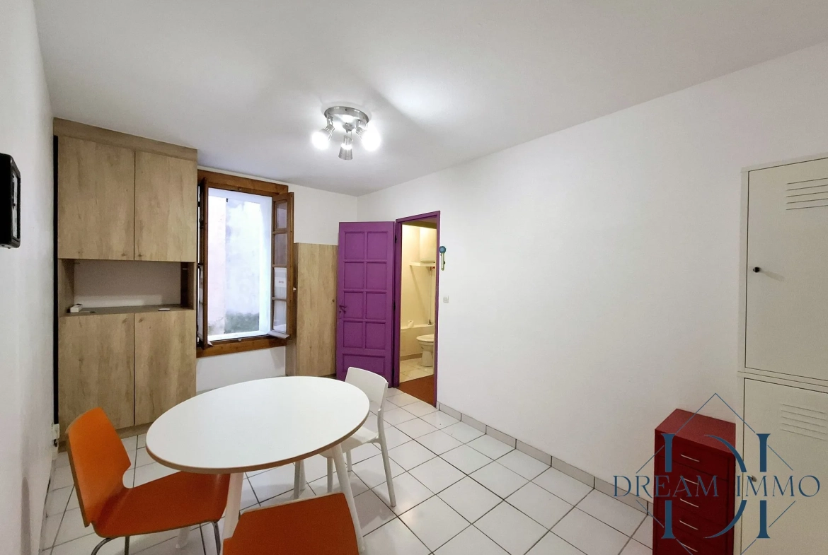 Appartement T2 à Poussan avec fort potentiel de rénovation - 34,57 m² 
