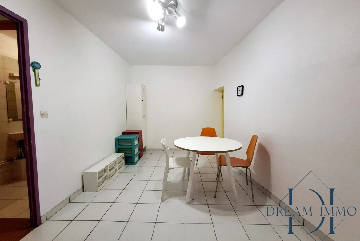 Appartement T2 à Poussan avec fort potentiel de rénovation - 34,57 m² 