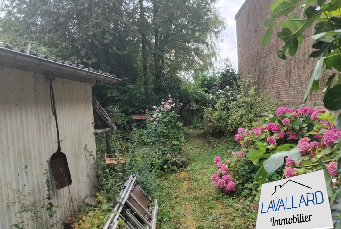 Maison ancienne à rénover avec jardin à Mailly-Maillet, secteur d'Albert 