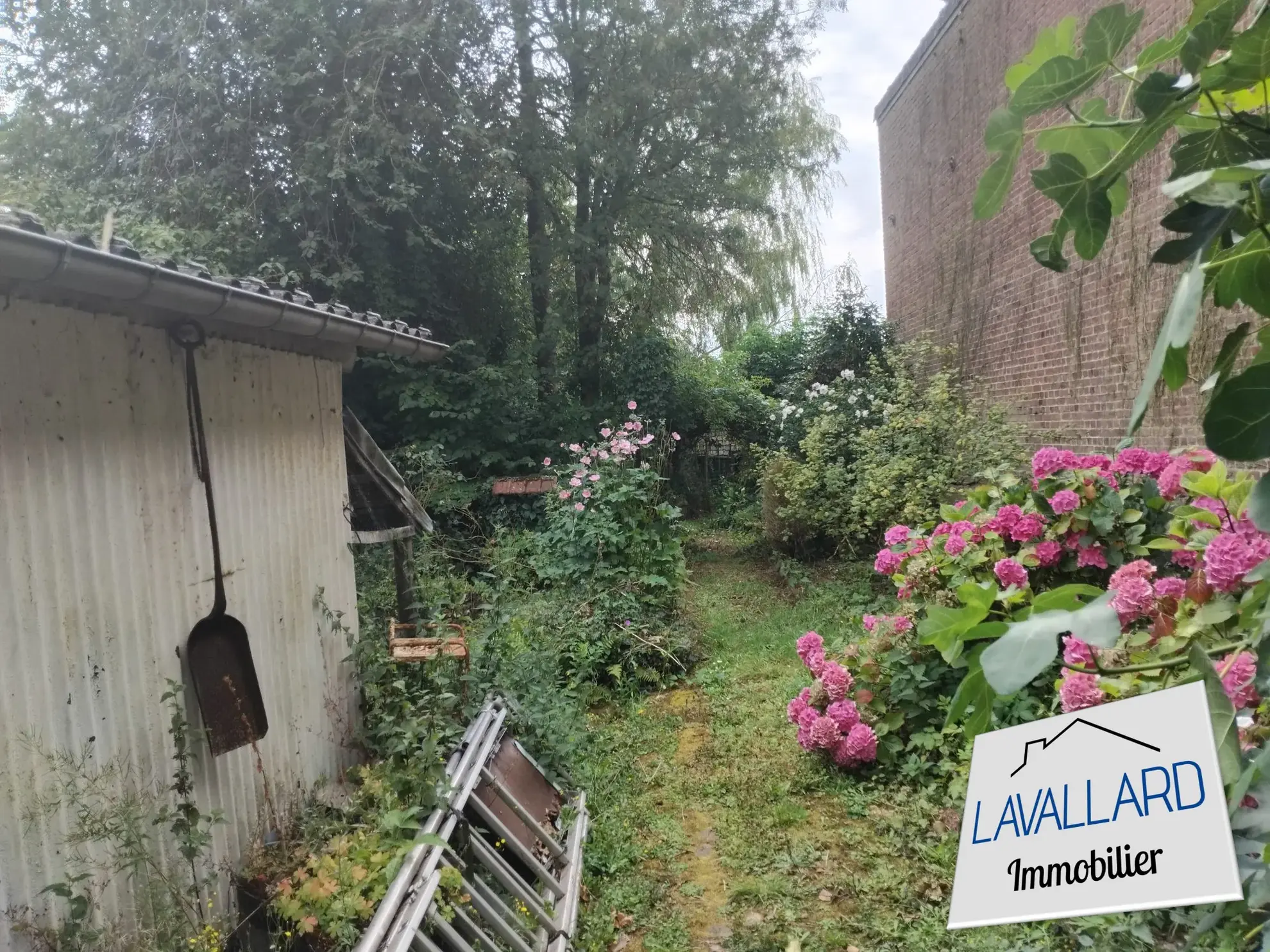 Maison ancienne à rénover avec jardin à Mailly-Maillet, secteur d'Albert 