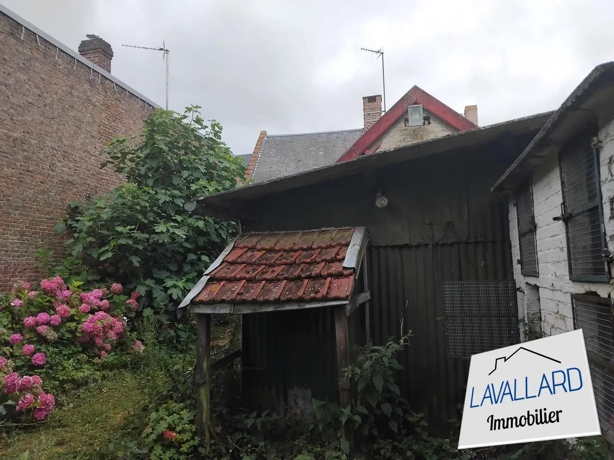 Maison ancienne à rénover avec jardin à Mailly-Maillet, secteur d'Albert 