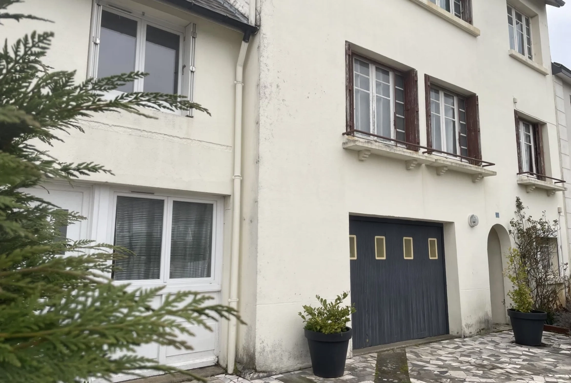 Superbe ensemble immobilier à Trégueux avec potentiel de rénovation 