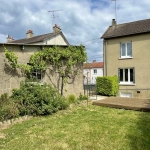 Maison 2 Chambres avec Garage et Jardin à Saint-Cosme-en-Vairais