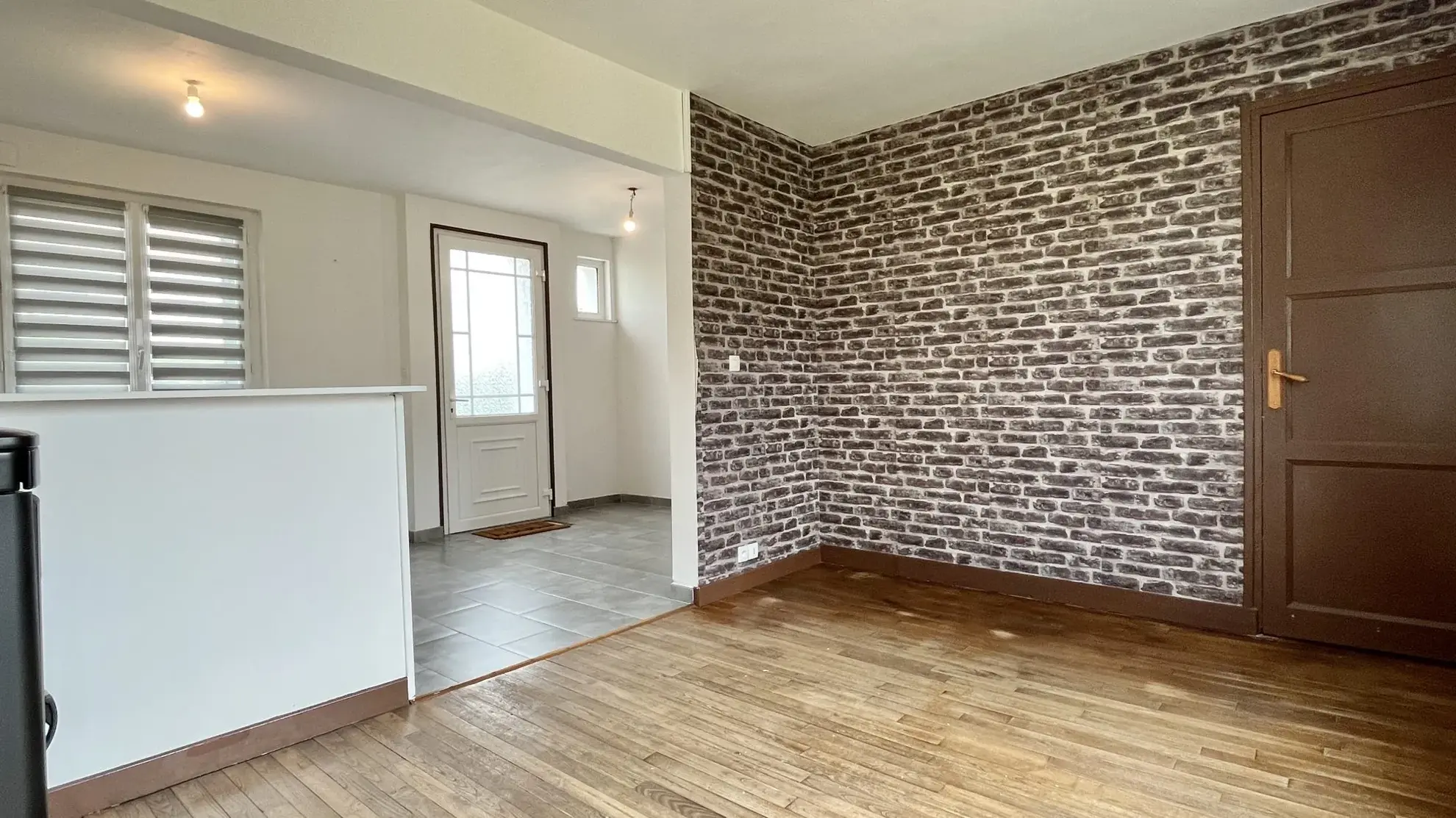Maison 2 Chambres avec Garage et Jardin à Saint-Cosme-en-Vairais 
