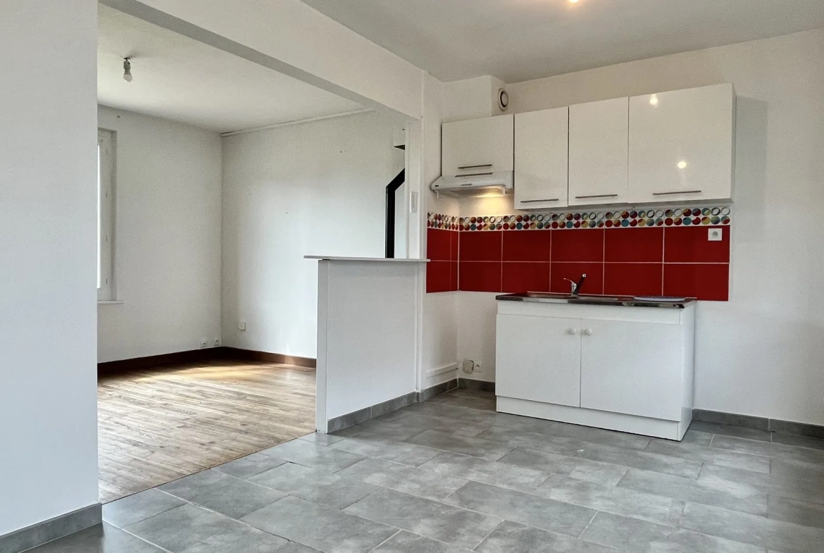 Maison 2 Chambres avec Garage et Jardin à Saint-Cosme-en-Vairais 