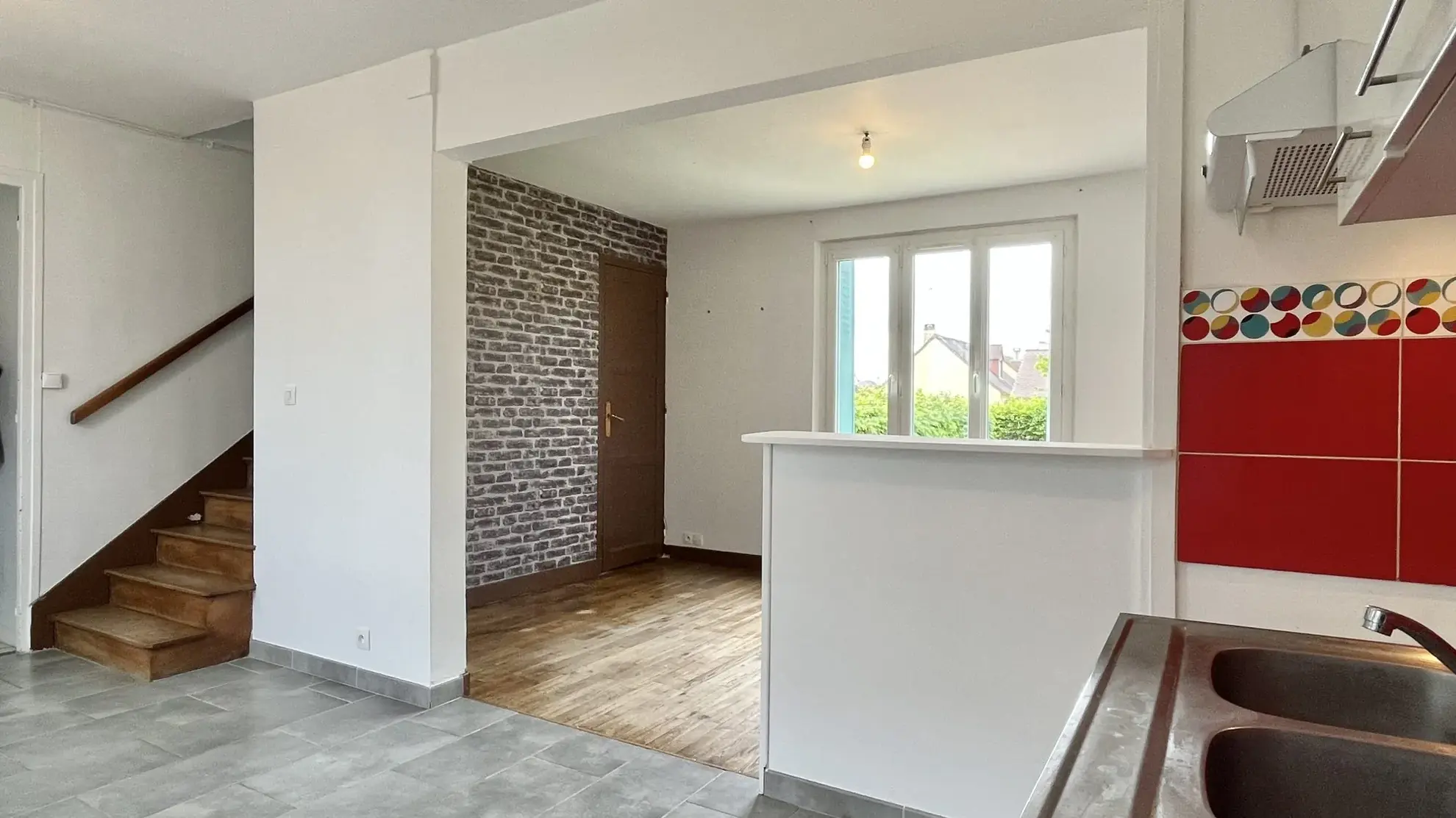 Maison 2 Chambres avec Garage et Jardin à Saint-Cosme-en-Vairais 